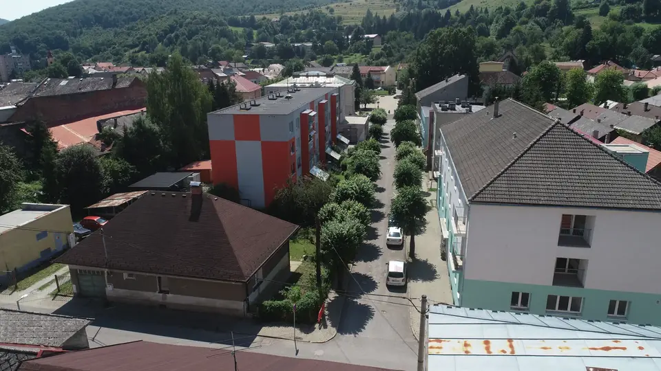 Mestské komunikácie, ktoré podnik udržiava v zime aj v lete.